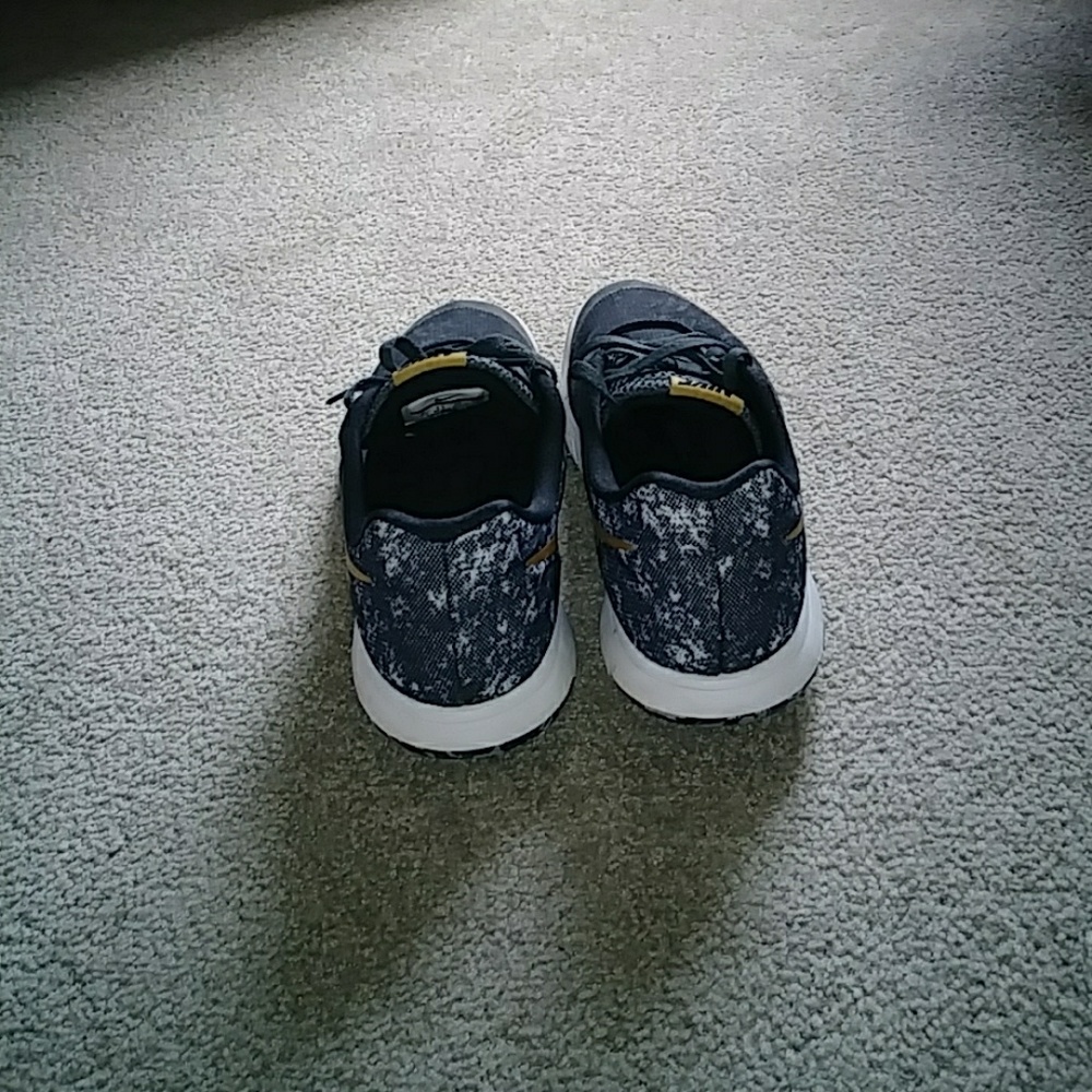 Size 8 - Picture 2 of 4